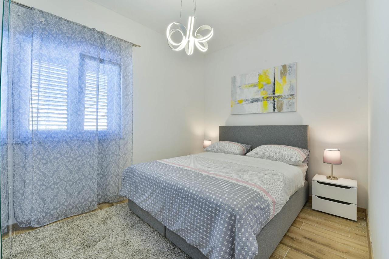 Family Friendly Apartments With A Swimming Pool Zadar - 18098 Экстерьер фото