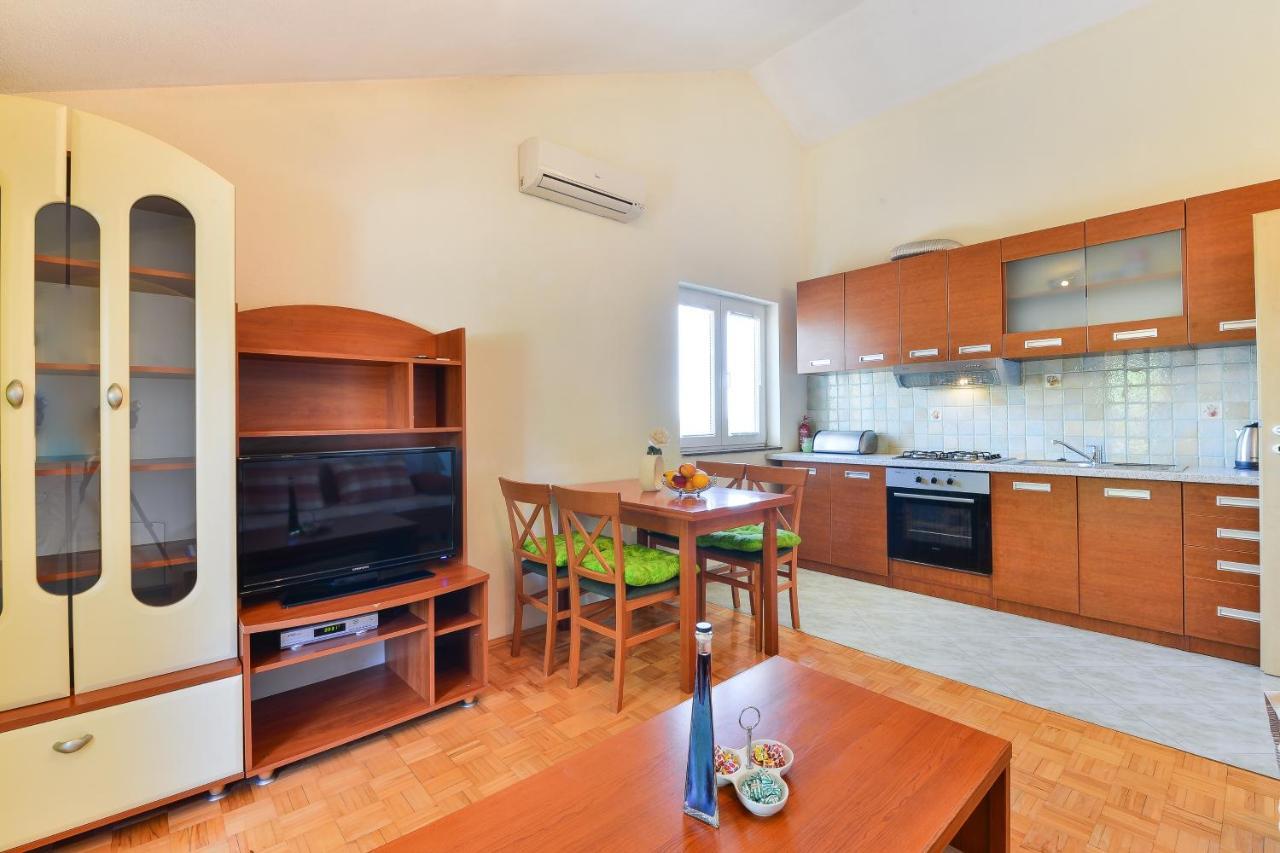 Family Friendly Apartments With A Swimming Pool Zadar - 18098 Экстерьер фото