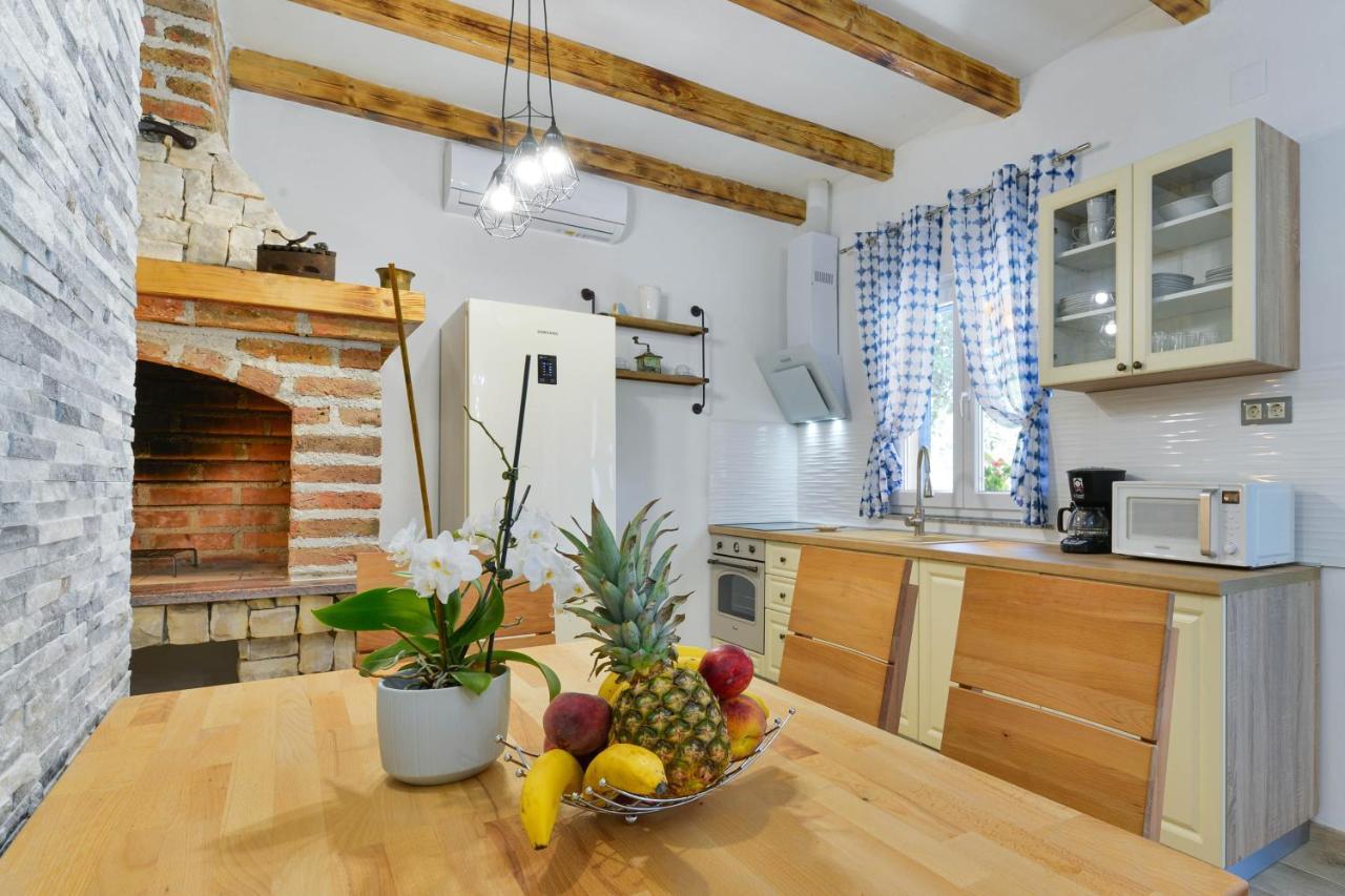 Family Friendly Apartments With A Swimming Pool Zadar - 18098 Экстерьер фото